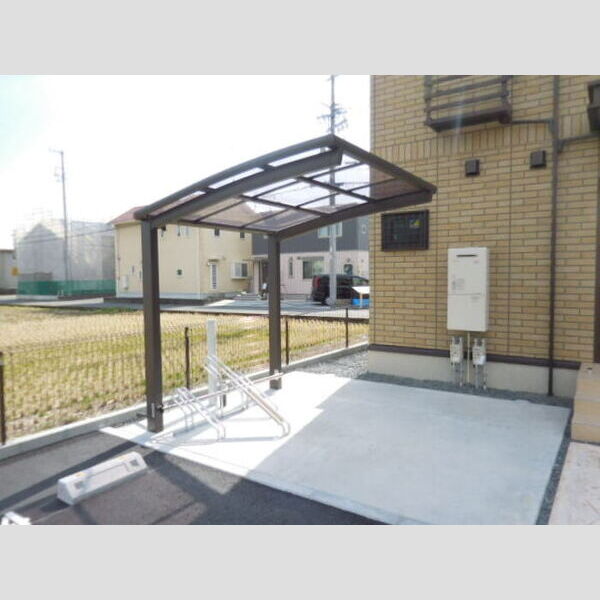 現地周辺 (駐輪場)