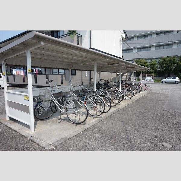 現地周辺 (駐輪場)