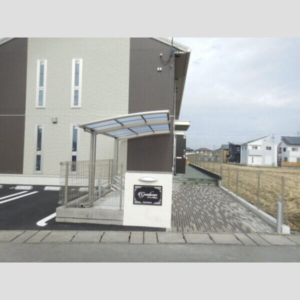 現地周辺 (駐輪場)