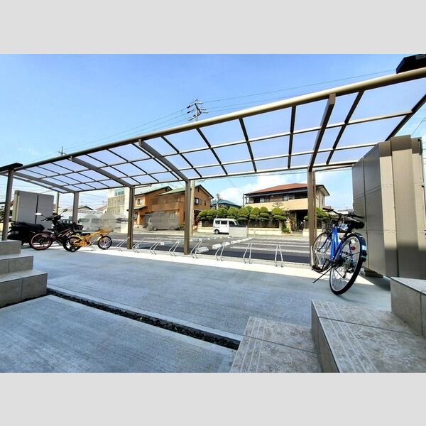 現地周辺 (駐輪場)