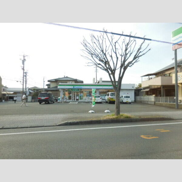 現地周辺 (コンビニ)