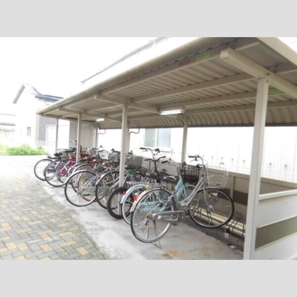 現地周辺 (駐輪場)