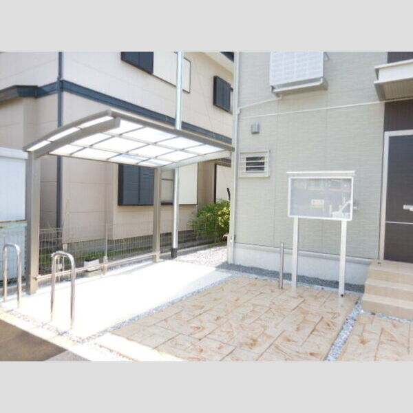 現地周辺 (駐輪場)