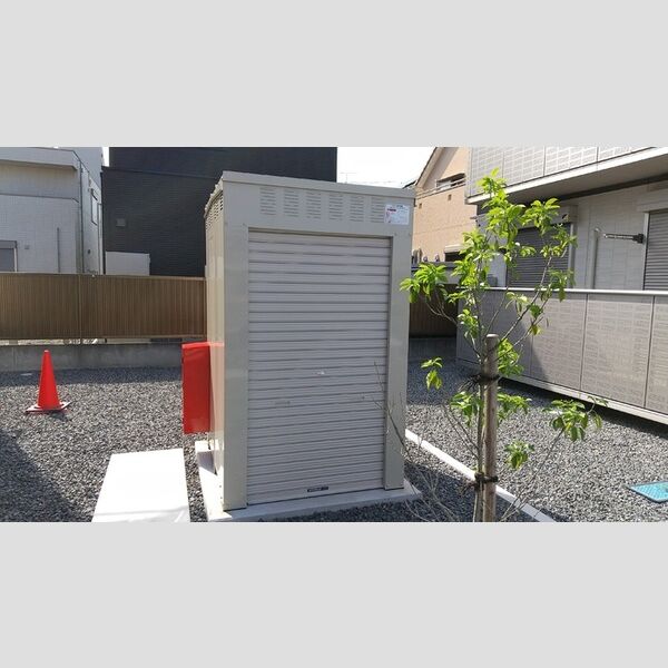 現地周辺 (LPガス収納庫)