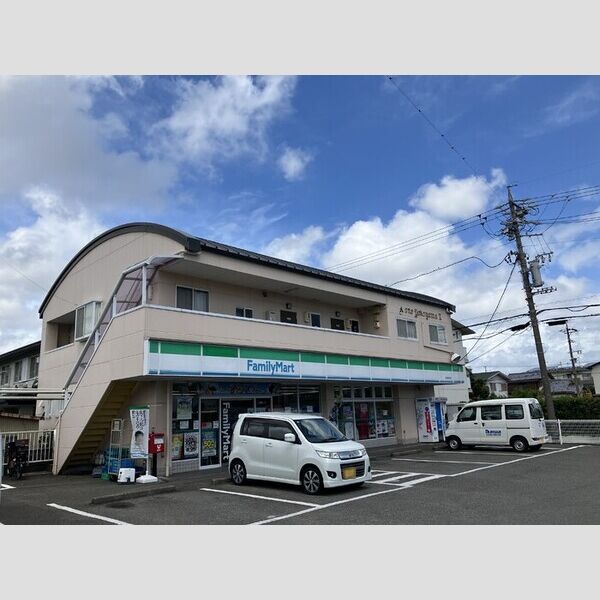 現地周辺 (ファミリーマート焼津柳新屋店)