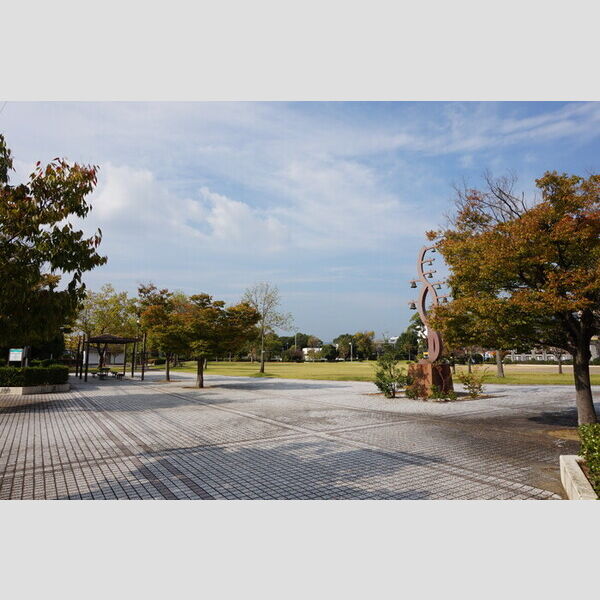 現地周辺 (八楠公園 (約 100m))