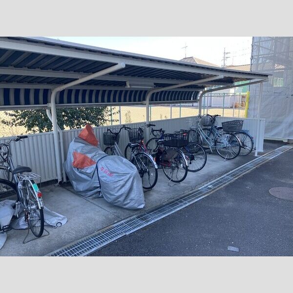 現地周辺 (駐輪場)