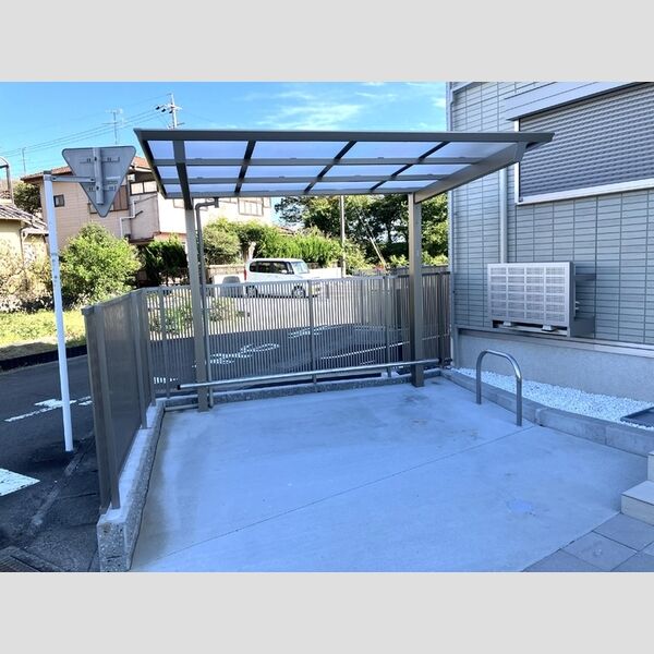 現地周辺 (駐輪場)