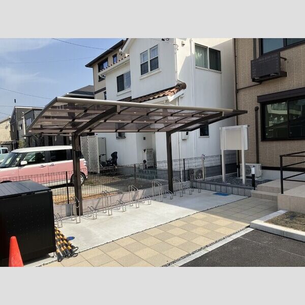 現地周辺 (駐輪場)