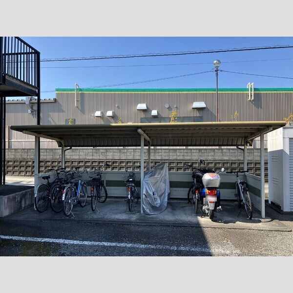 現地周辺 (駐輪場)