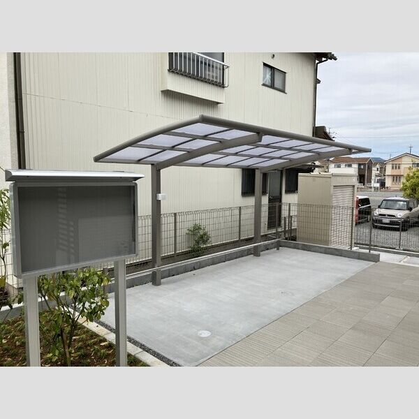 現地周辺 (駐輪場)