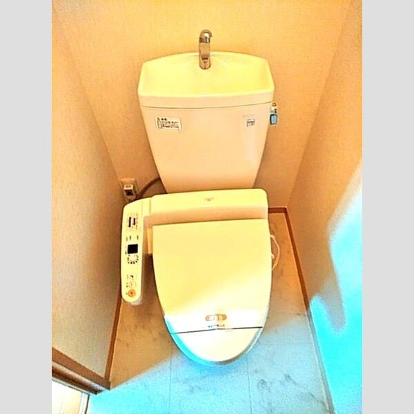 トイレ (トイレ(温水洗浄便座付き))
