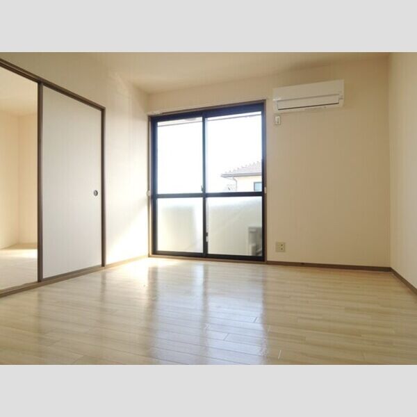 居室・リビング (南側・洋室)