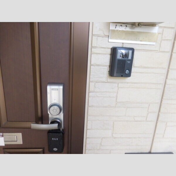 その他設備 (玄関外部　TVインターホン、カードキー)