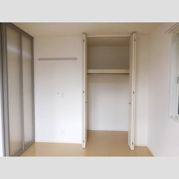 収納 (洋室 南 クローゼット)