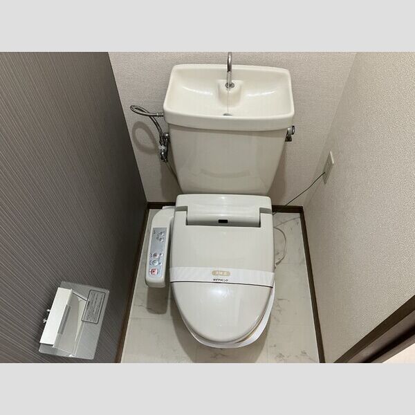 トイレ (トイレ)