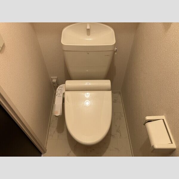 トイレ (トイレ)