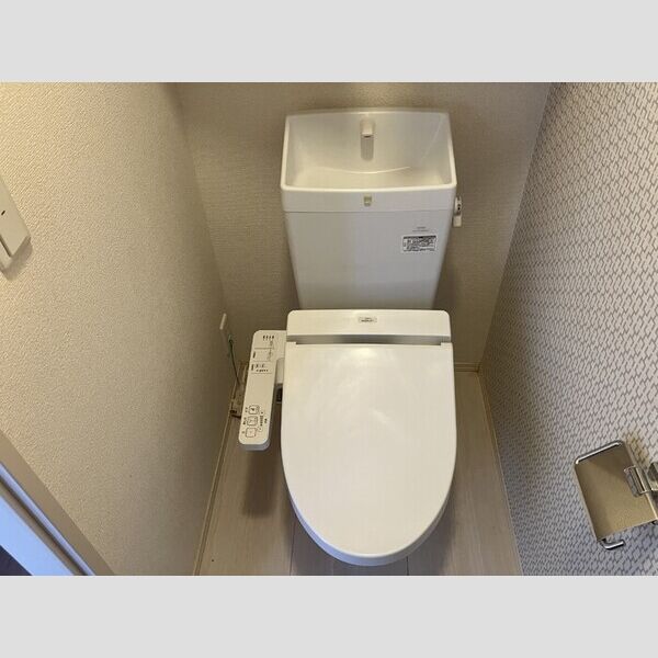 トイレ (トイレ)