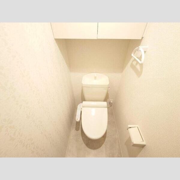 トイレ (トイレ)