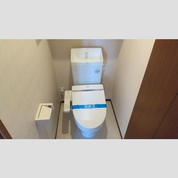 トイレ (トイレ)