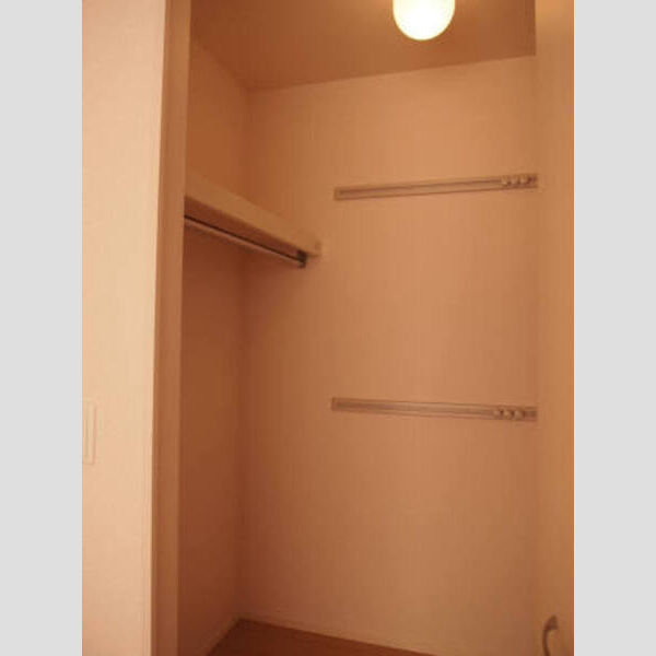 収納 (人気のウォークインクローゼットついてます☆)