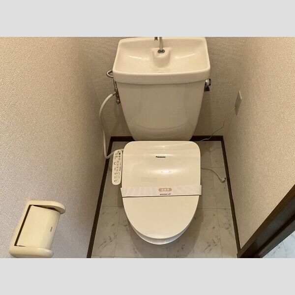 トイレ (トイレ)