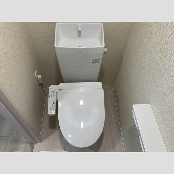 トイレ (トイレ)