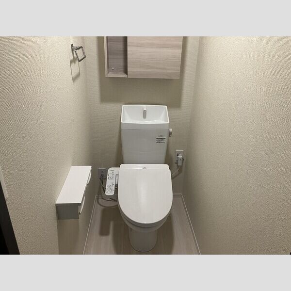 トイレ (トイレ)