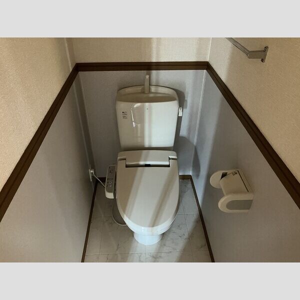トイレ (トイレ)