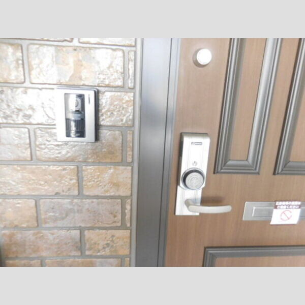 その他設備 (玄関外部　TVインターホン、カードキー)