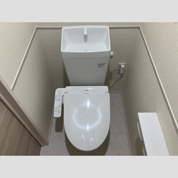 トイレ (トイレ)