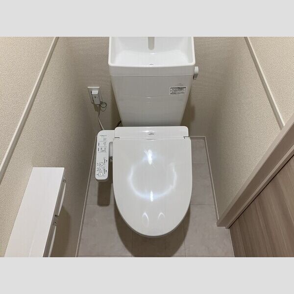 トイレ (トイレ)