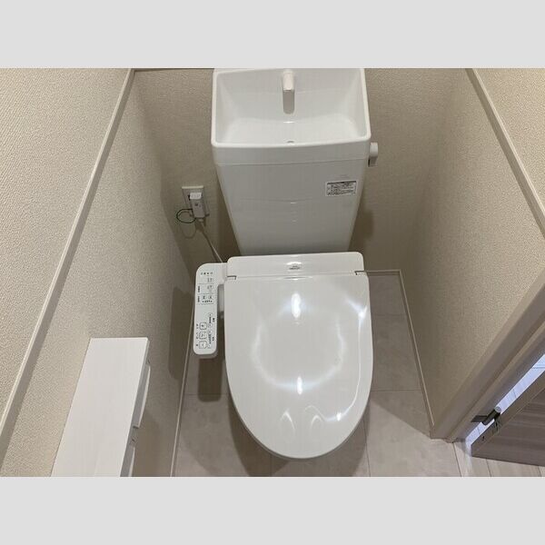 トイレ (トイレ)