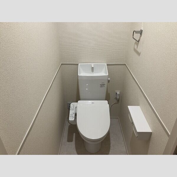 トイレ (トイレ)