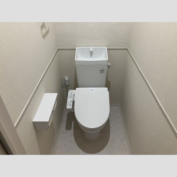 トイレ (トイレ)