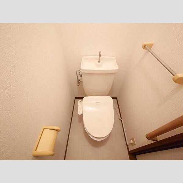 トイレ (トイレ)