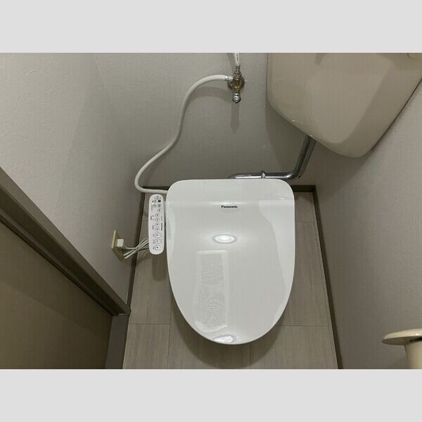 トイレ (トイレ)