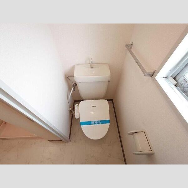 トイレ (トイレ)