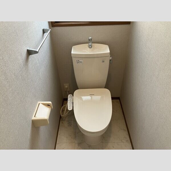 トイレ (トイレ)