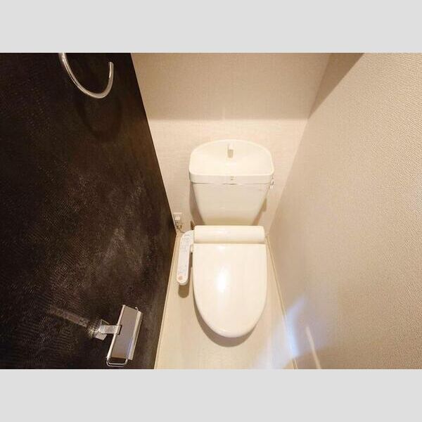 トイレ (トイレ)