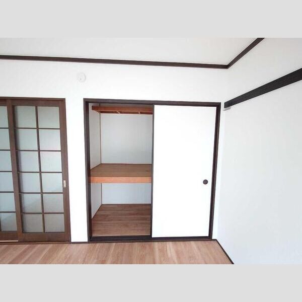 収納 (押入)