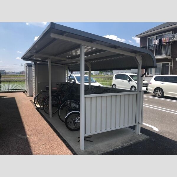 現地周辺 (駐輪場)