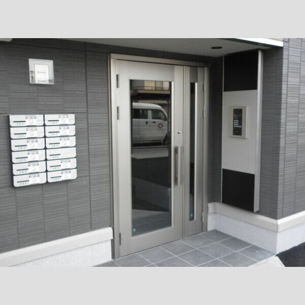 エントランス (オートロック付きです。)