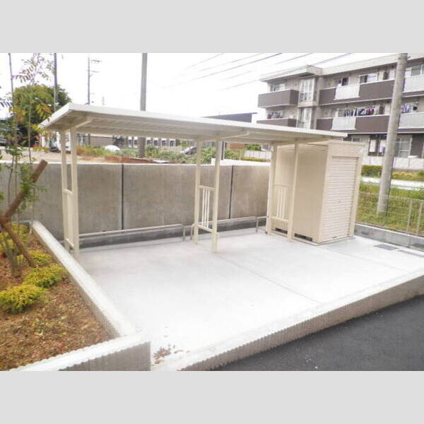 現地周辺 (駐輪場)