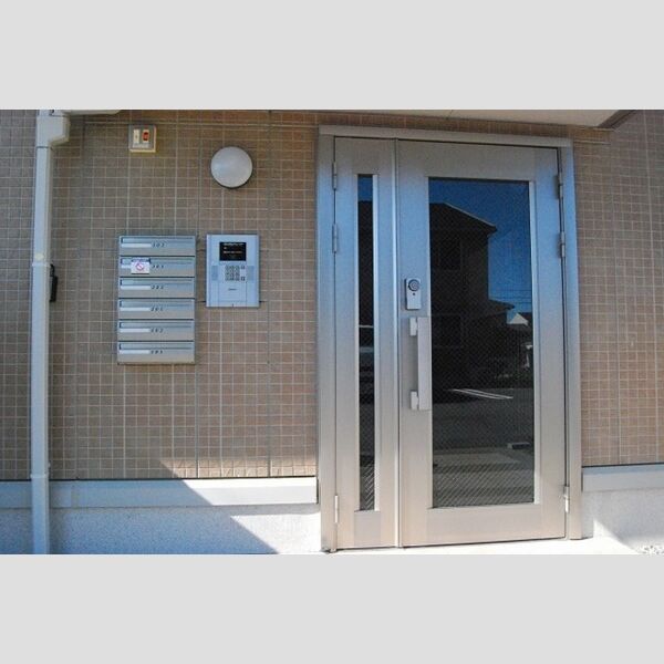 エントランス (共用玄関)