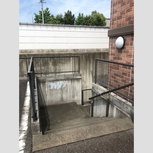 エントランス (エントランス)
