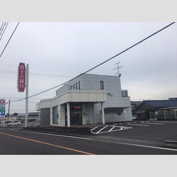 現地周辺 (十六銀行川島支店)