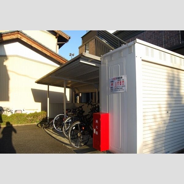 現地周辺 (駐輪場)