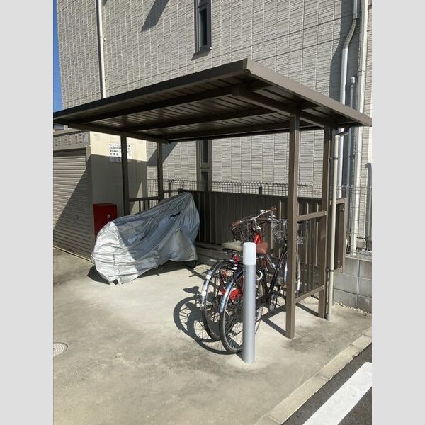 現地周辺 (駐輪場)