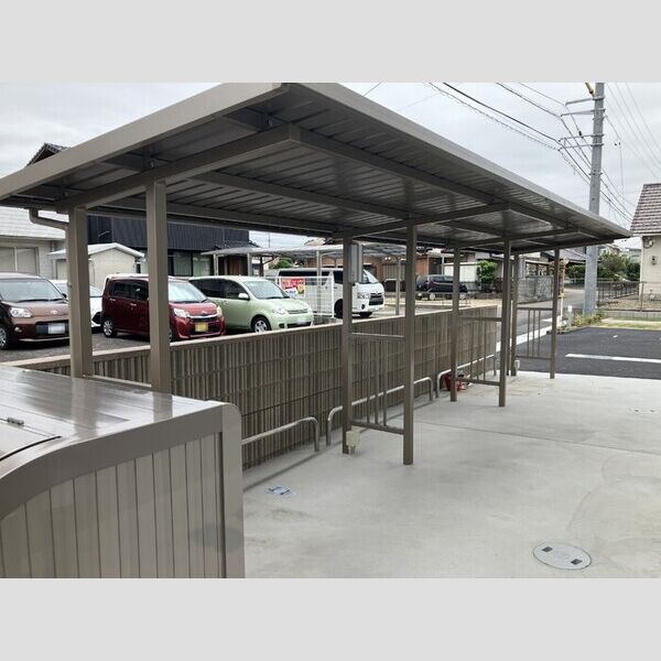 現地周辺 (駐輪場)